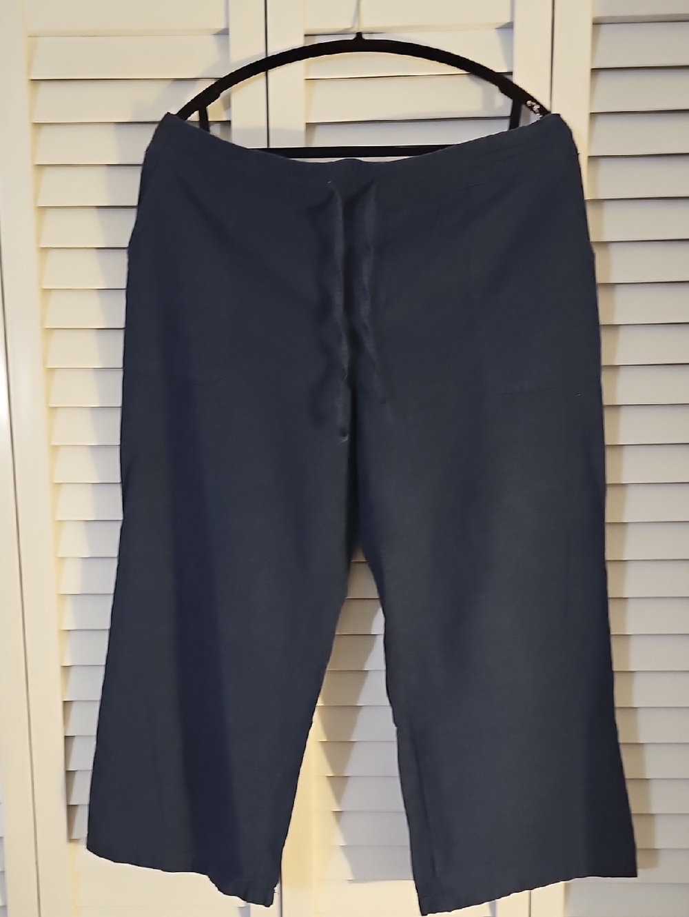 Liz Claiborne Navy Crop Pants